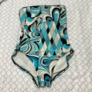 Woman swimsuit size 6